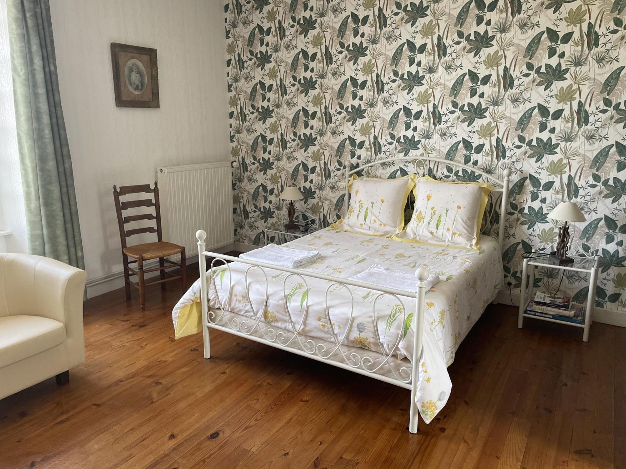 B&B Chambres D'Hotes Ferme Mahyas Saint-Jean-de-Savigny Exterior photo